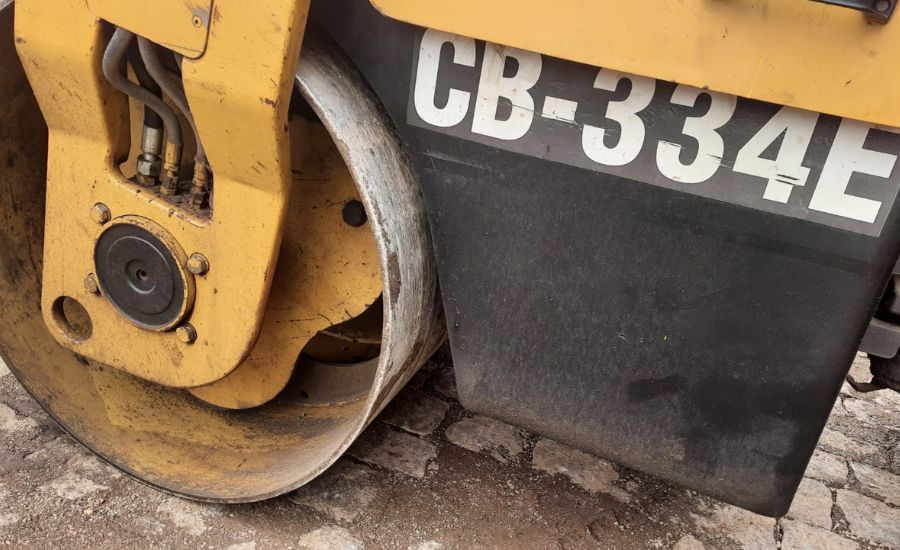 Bruto Equipamentos - CATERPILLAR CB-334E ano 2006